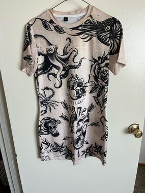 Graphic Tattoo-Style Tee Dress in Light cream and Black